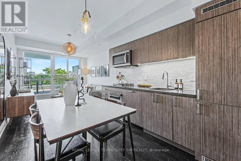 510 - 501 St. Clair Avenue W — photo 23 of 40