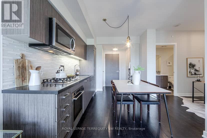 510 - 501 St. Clair Avenue W — photo 27 of 40