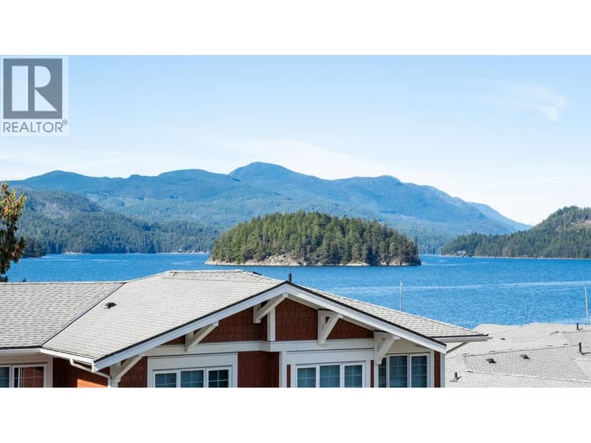 5902 BEACHGATE LANE, Sechelt