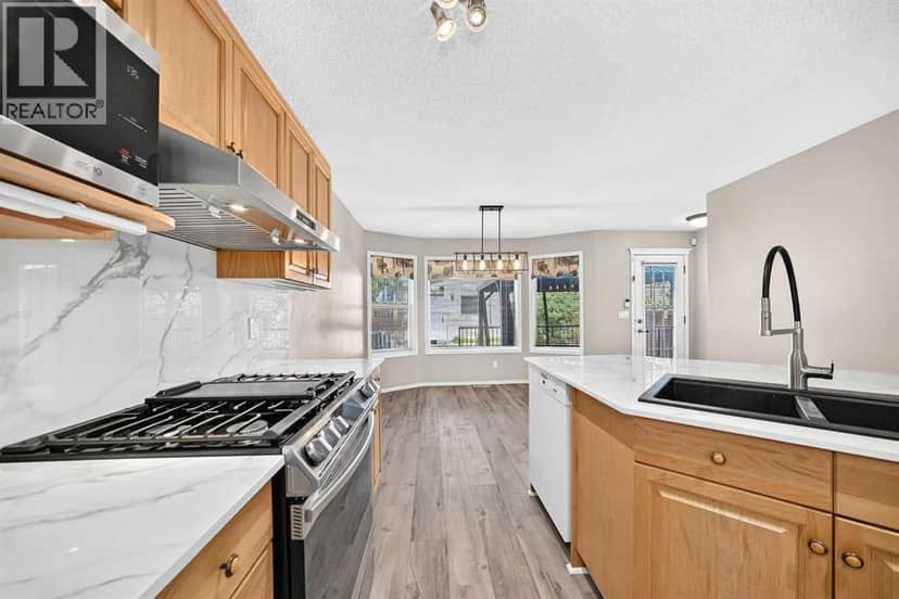 22 Cramond Crescent SE — photo 13 of 40