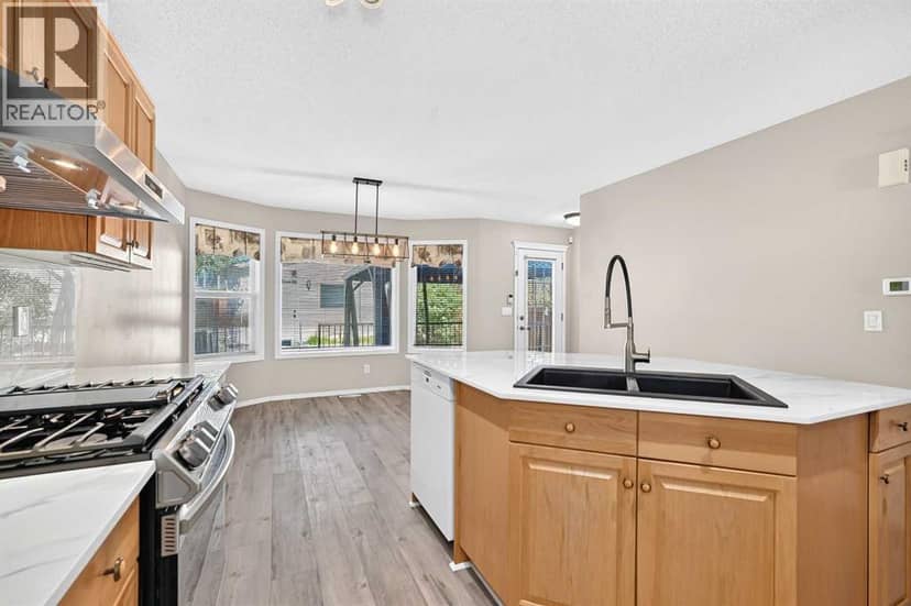 22 Cramond Crescent SE — photo 14 of 40