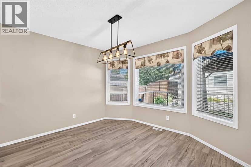 22 Cramond Crescent SE — photo 16 of 40