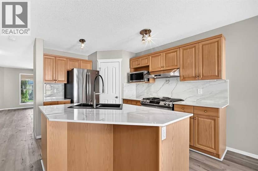 22 Cramond Crescent SE — photo 10 of 40