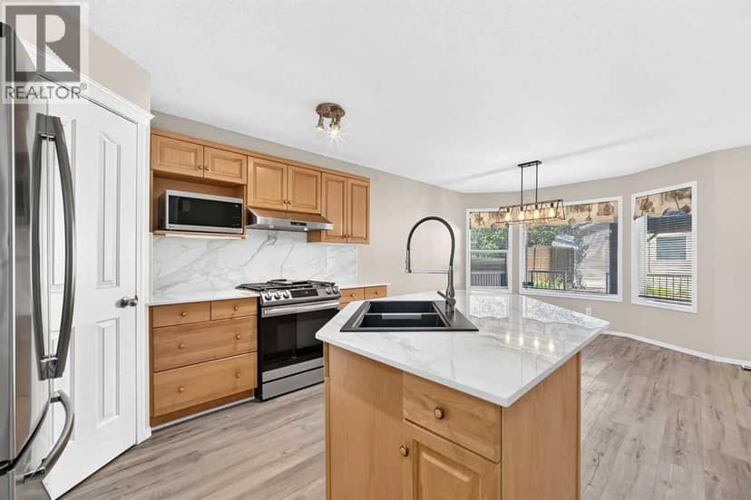 22 Cramond Crescent SE — photo 15 of 40