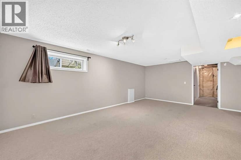 22 Cramond Crescent SE — photo 37 of 40
