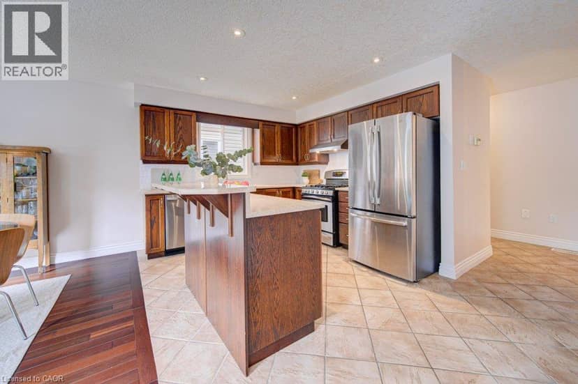 424 SAUVE Crescent — photo 11 of 40