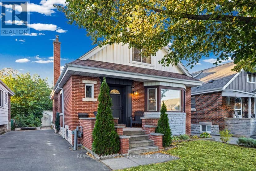 202 Huxley Avenue S — photo 4 of 40