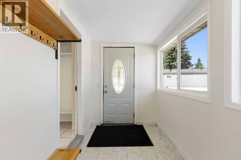 10, 9090 24 Street SE, Calgary, photo 2