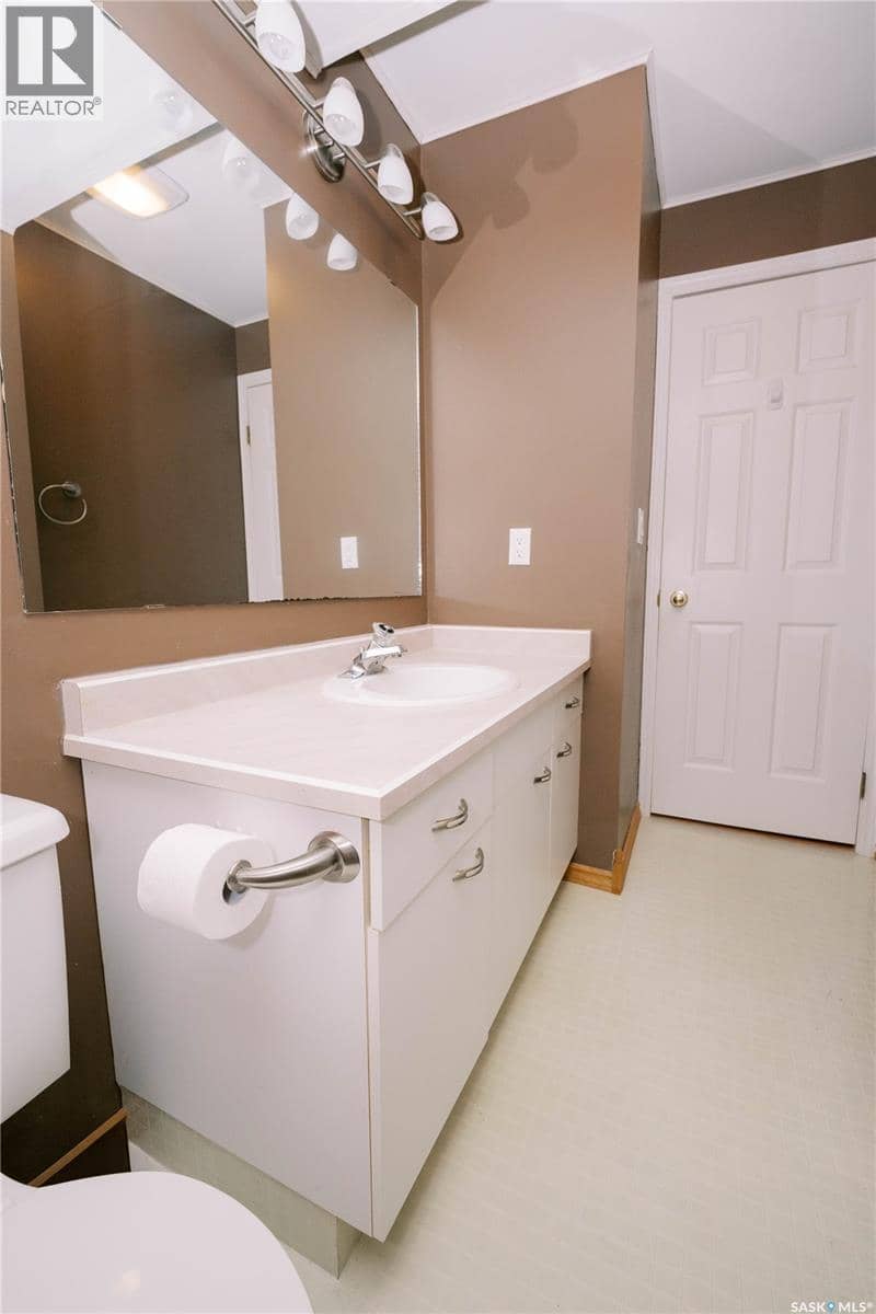 939 Haslam CRESCENT — photo 21 of 40