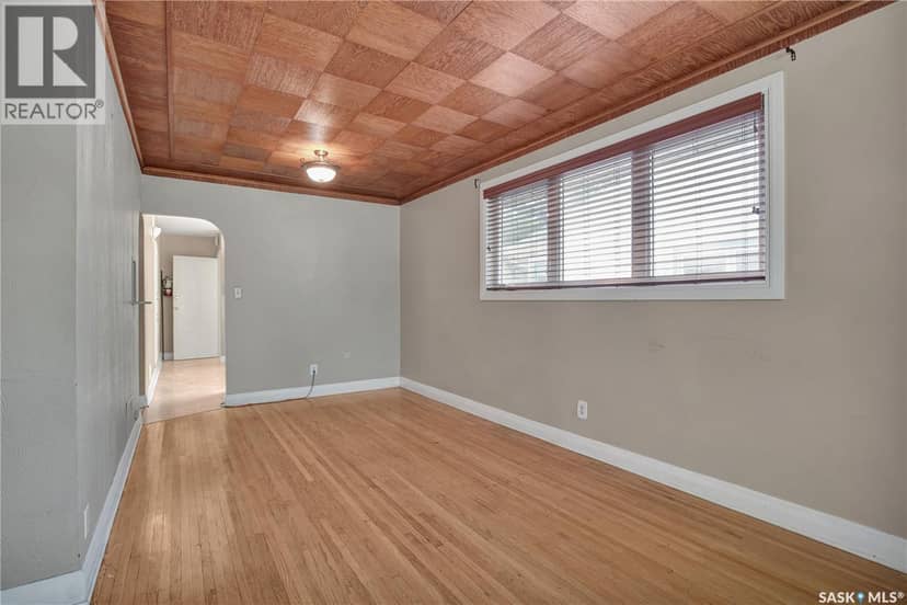 1209 Broadway AVENUE, Saskatoon, photo 2
