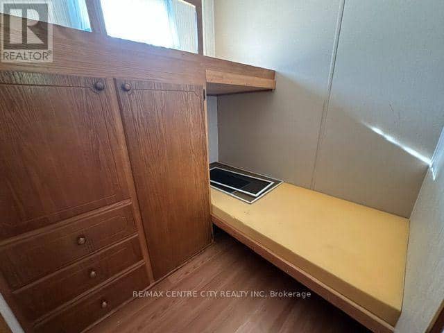 111 - 2189 Dundas Street E — photo 15 of 19