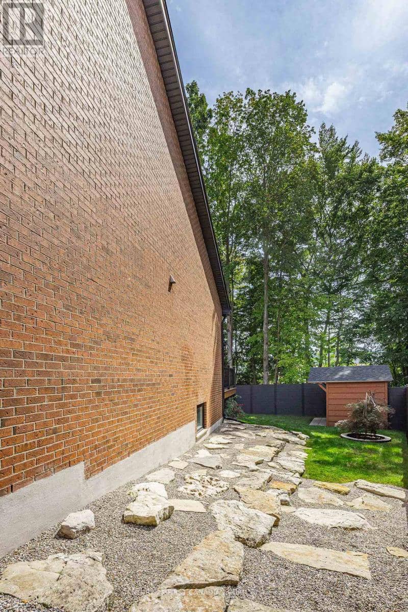 28 Lindbrook Court — photo 37 of 40