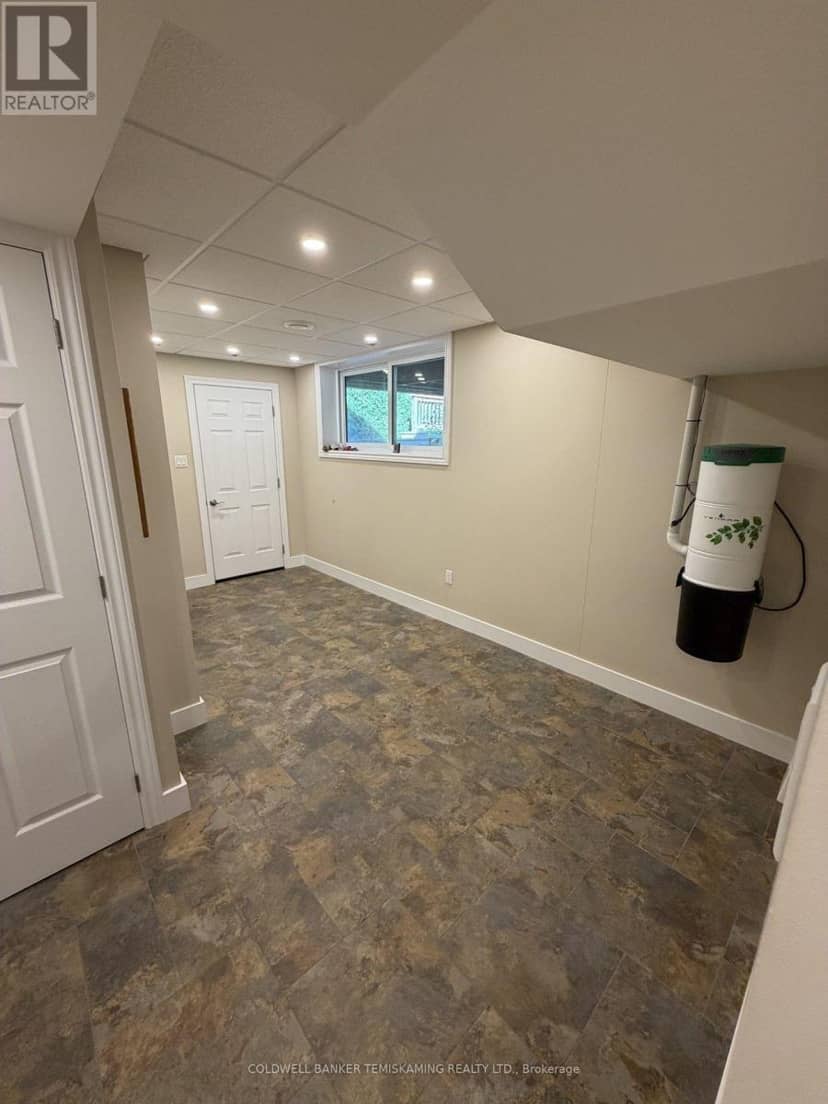 722027 Grandview Drive — photo 19 of 24