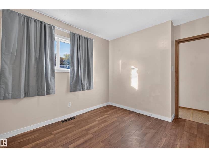 11015 87 AV NW — photo 20 of 40