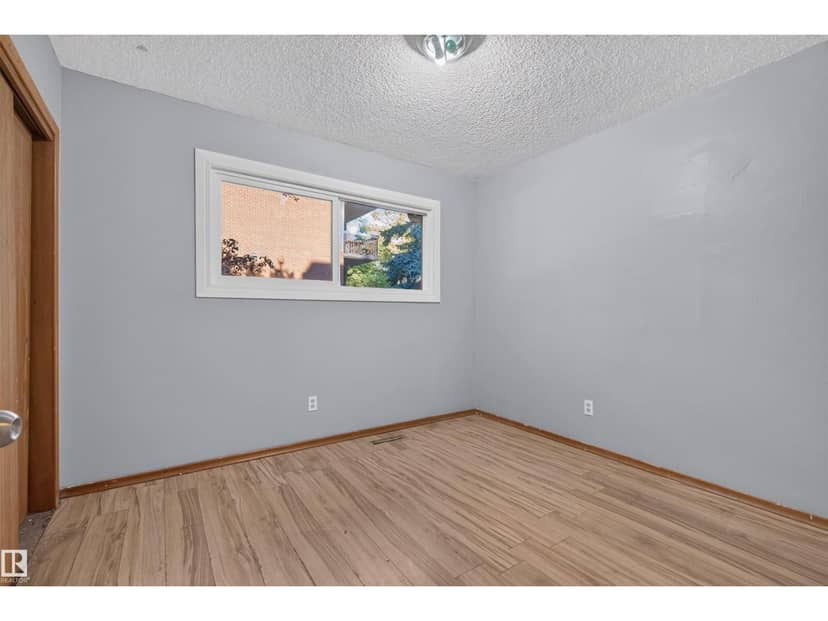 11015 87 AV NW — photo 9 of 40
