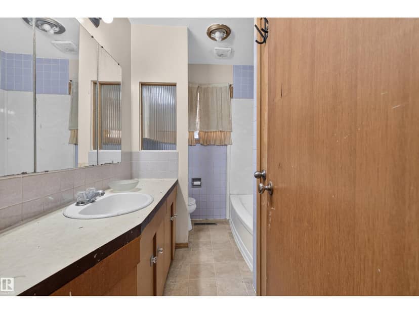 11015 87 AV NW — photo 11 of 40