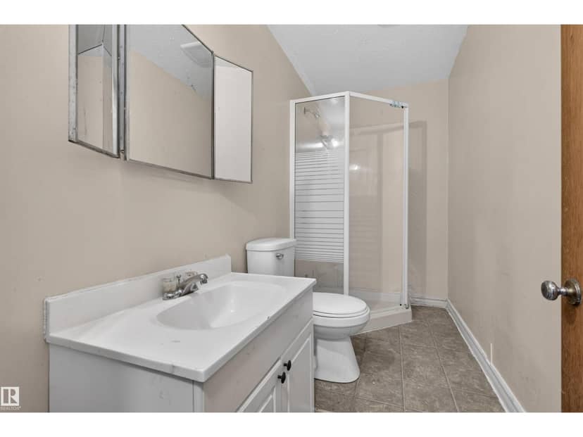 11015 87 AV NW — photo 17 of 40