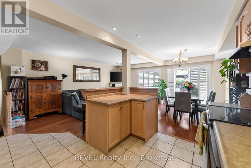 11 Elderberry Avenue — photo 12 of 40