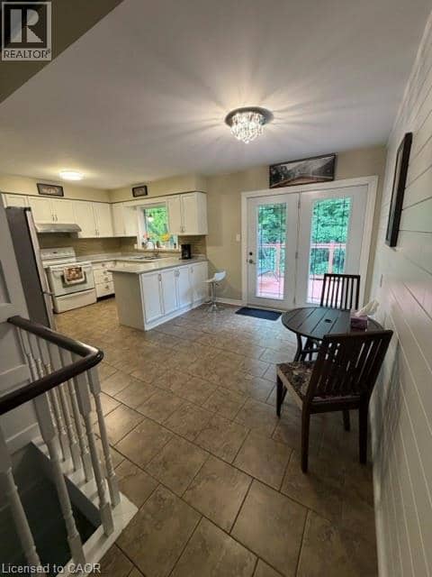 1029 DINA Crescent — photo 8 of 30