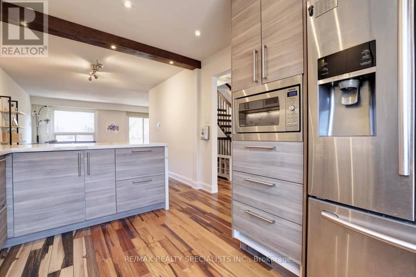 25 - 2445 Homelands Drive — photo 15 of 40