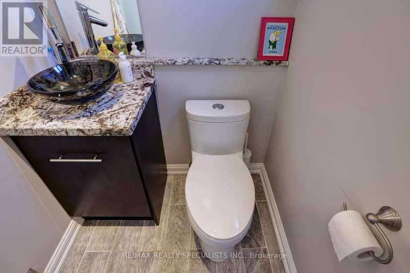 25 - 2445 Homelands Drive — photo 20 of 40