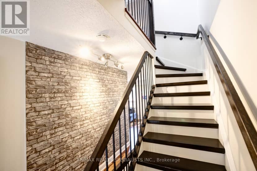 25 - 2445 Homelands Drive — photo 21 of 40