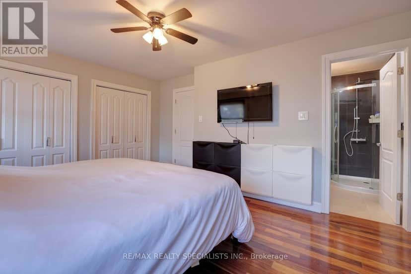 25 - 2445 Homelands Drive — photo 23 of 40