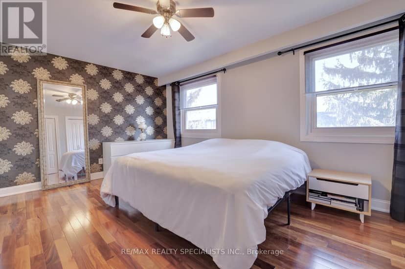 25 - 2445 Homelands Drive — photo 25 of 40