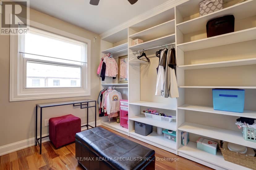 25 - 2445 Homelands Drive — photo 31 of 40