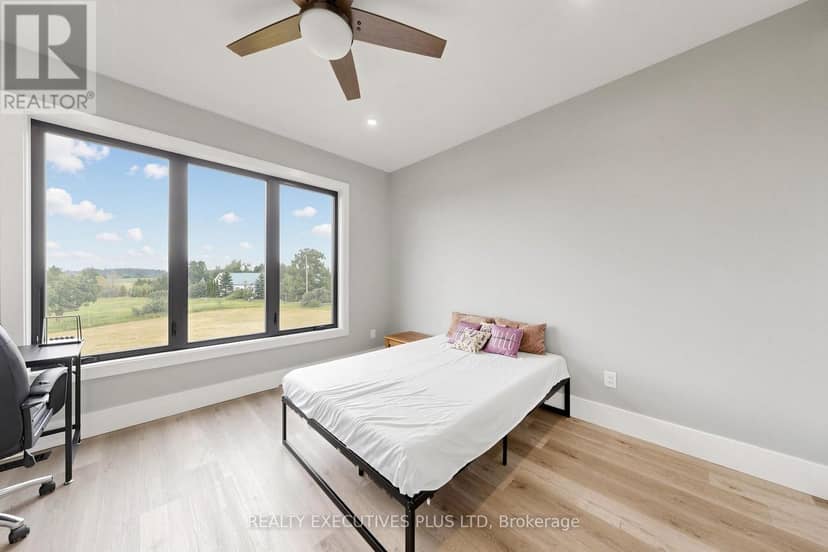 16 Cambray Road — photo 27 of 40