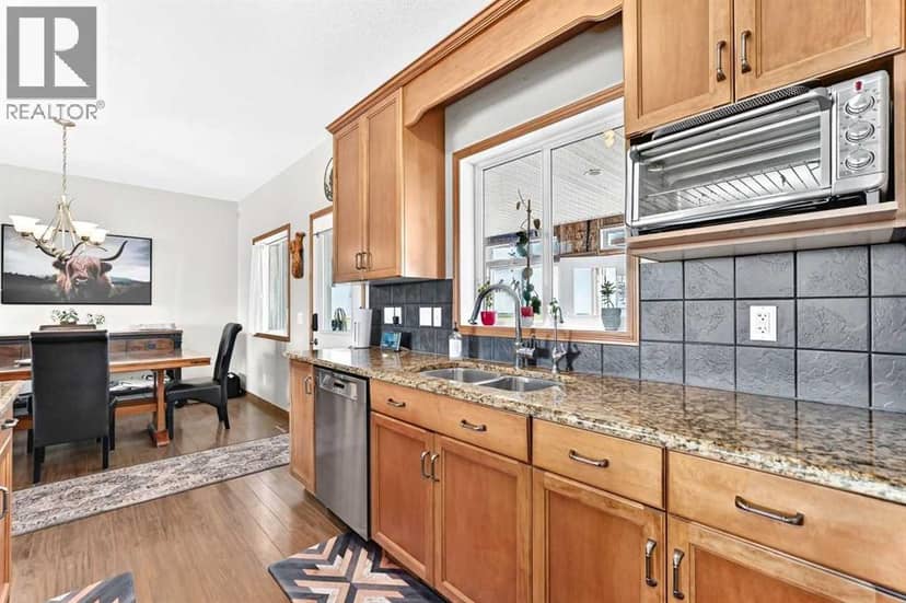 320016 402 Avenue E — photo 16 of 40