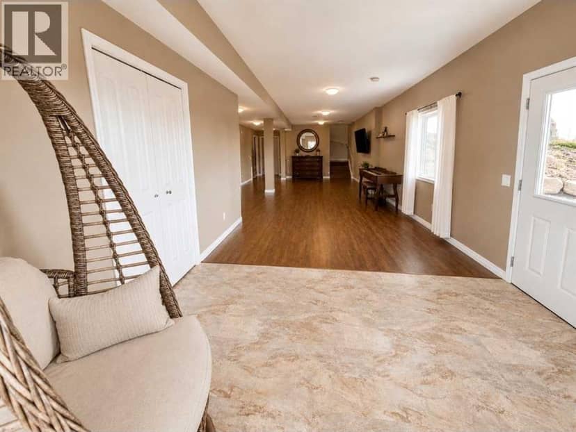 320016 402 Avenue E — photo 35 of 40