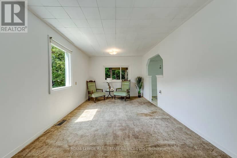 10 Thatcher Avenue — photo 12 of 29