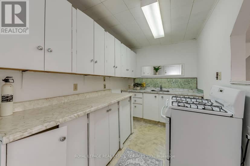 10 Thatcher Avenue — photo 15 of 29
