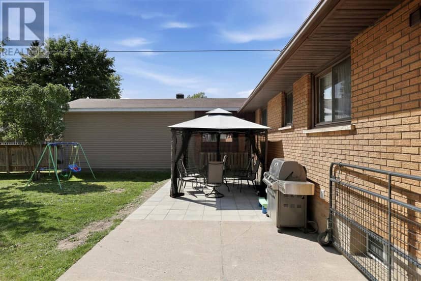 371 Doncaster RD — photo 33 of 40