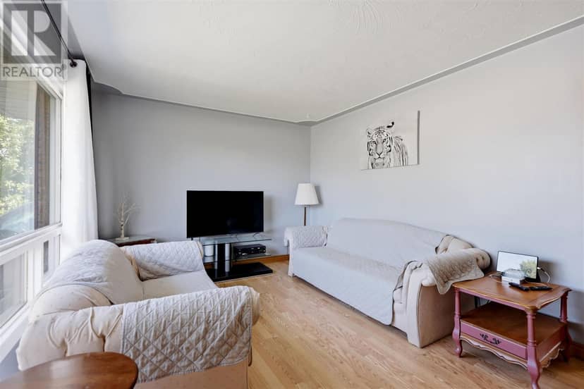 371 Doncaster RD — photo 5 of 40
