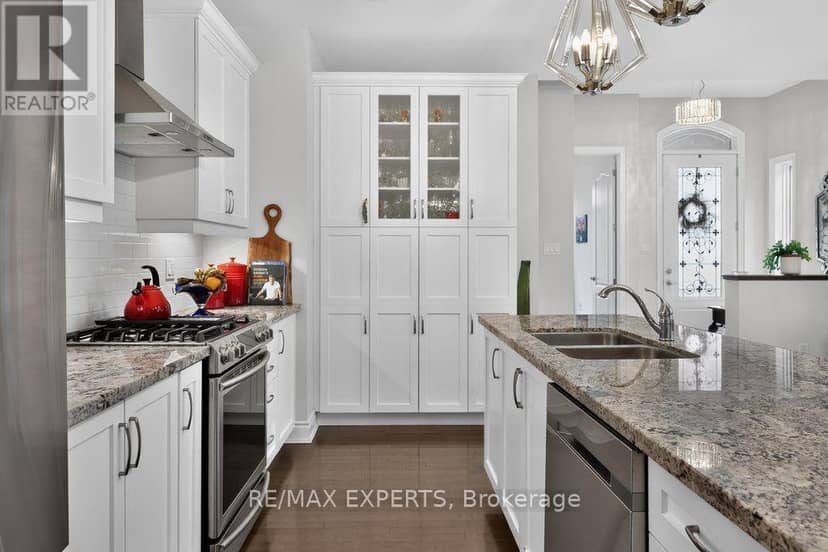 15 - 19 Westmount Drive — photo 10 of 35
