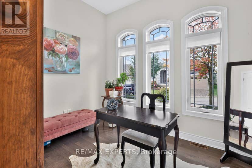 15 - 19 Westmount Drive — photo 18 of 35