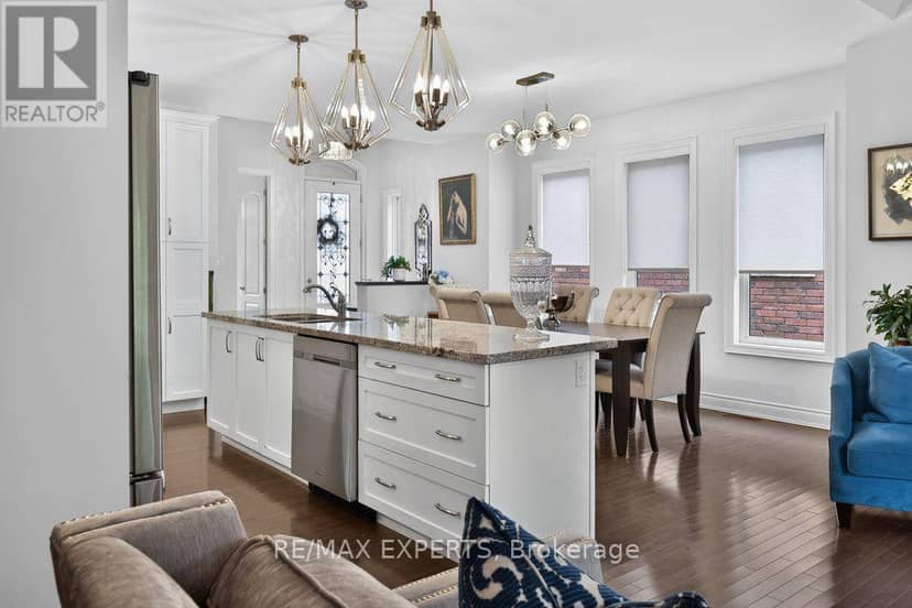 15 - 19 Westmount Drive — photo 15 of 35