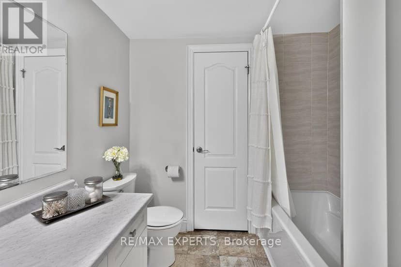 15 - 19 Westmount Drive — photo 29 of 35