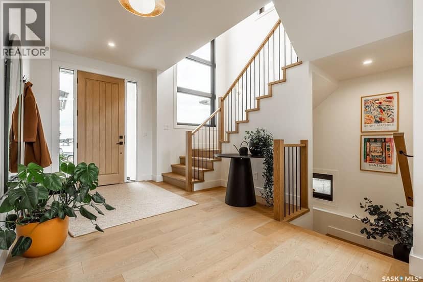 656 Pepper BEND — photo 3 of 40