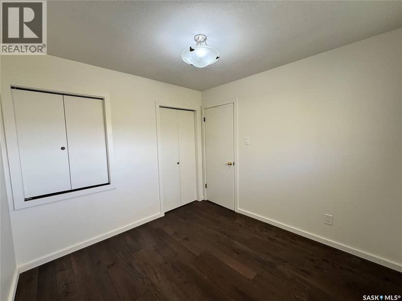 218 2nd AVENUE E — photo 19 of 34