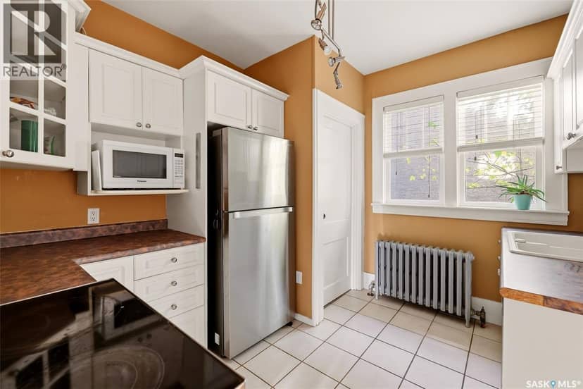 2917 Robinson STREET — photo 9 of 35