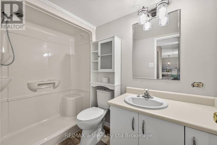 406 - 217 Thames Street S — photo 30 of 40