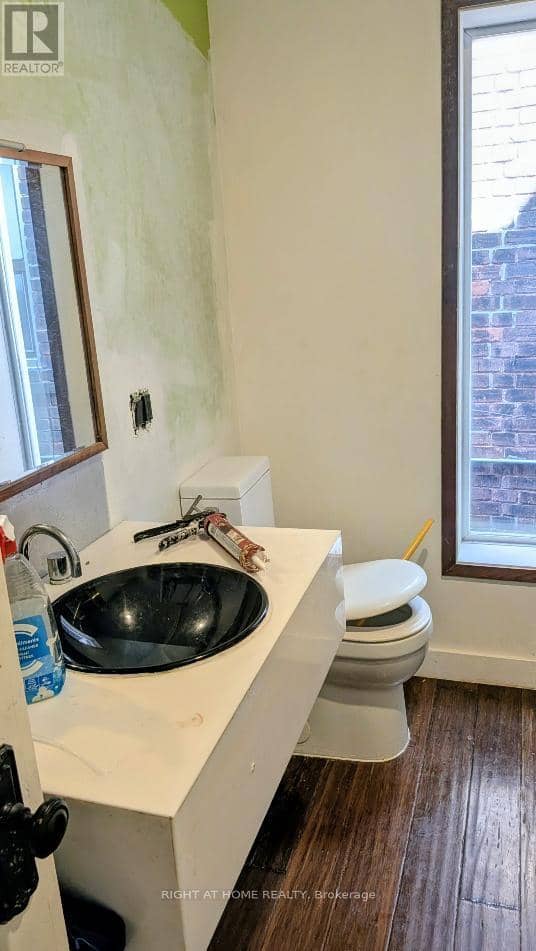 160 Rosemount Avenue, Toronto, photo 3