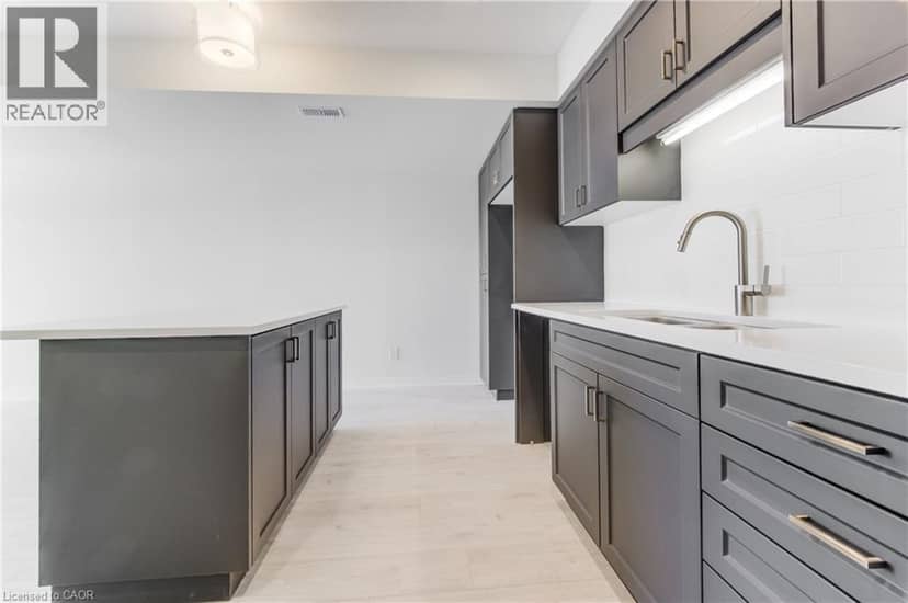 27 URBANE Boulevard — photo 10 of 32