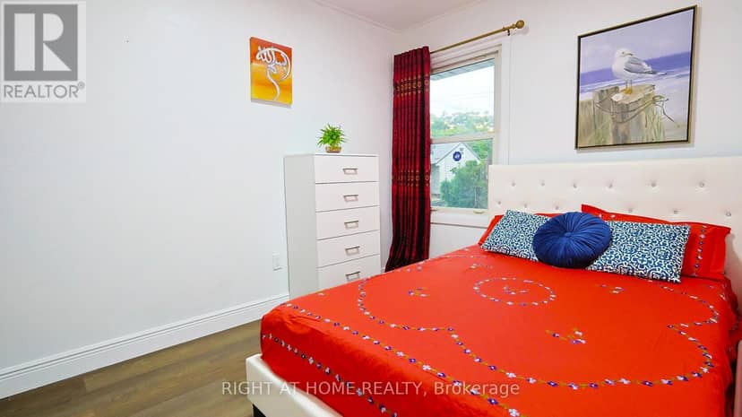 82 Normanhurst Avenue — photo 16 of 40