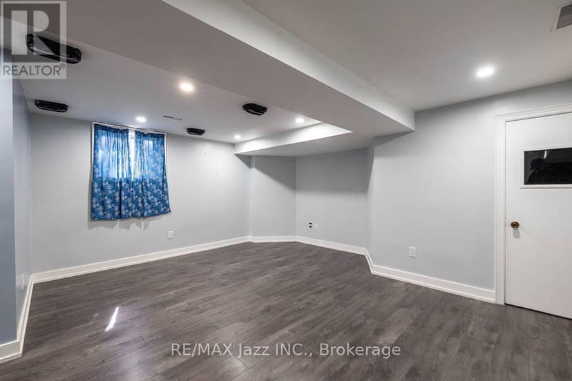930 White Ash Drive — photo 17 of 39