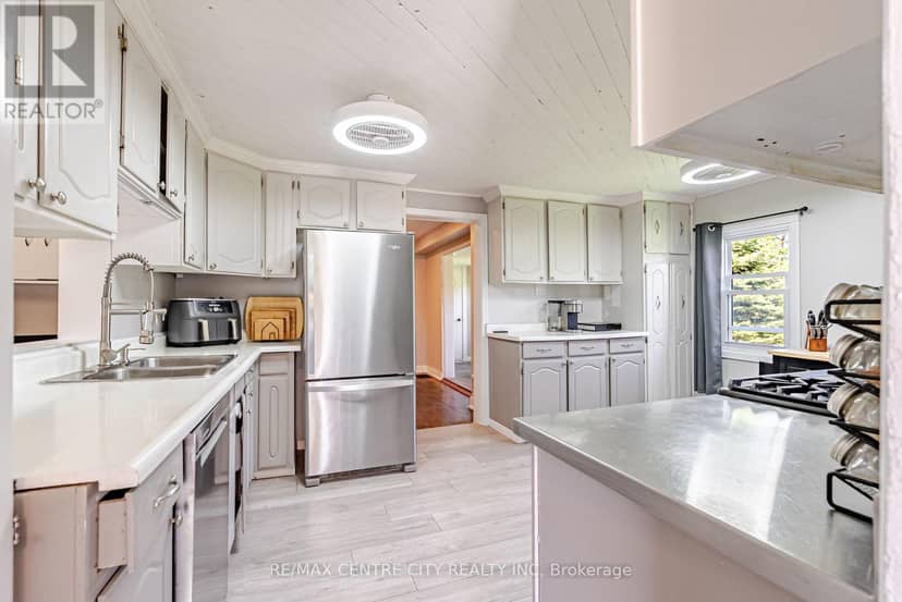11812 Superior Street — photo 14 of 40