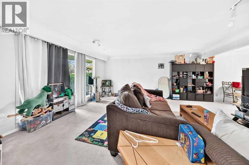4015 Centre B Street NW — photo 18 of 40